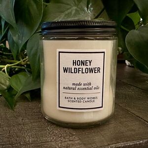 Bath & Body Works Honey Wildflower Scented Candle - 7 oz Single Wick